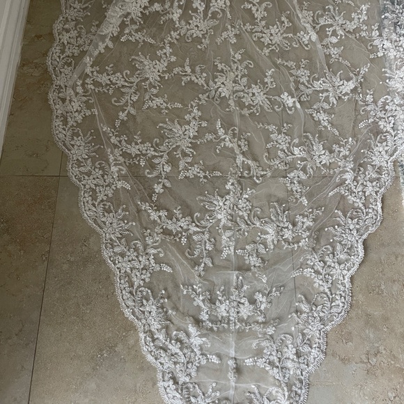 PNINA TORNAI 🤍 WEDDING GOWN - Picture 9 of 16